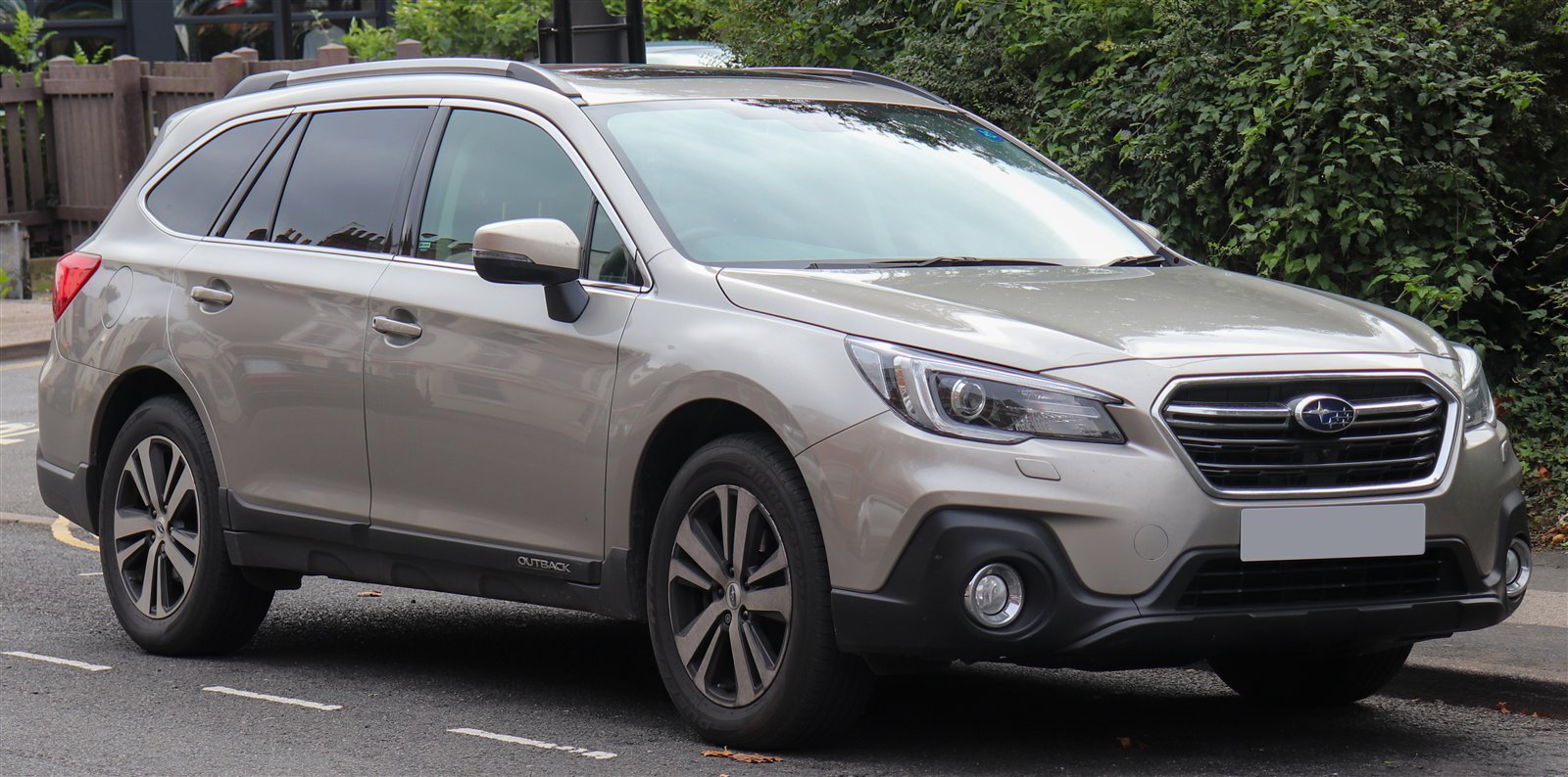 2018 Subaru Outback SE Premium parked on a residential street